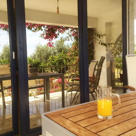 In Ermioni Mit Garten- Gemeinschaftlichem Pool Und Terrasse By Interhome Thermisía
