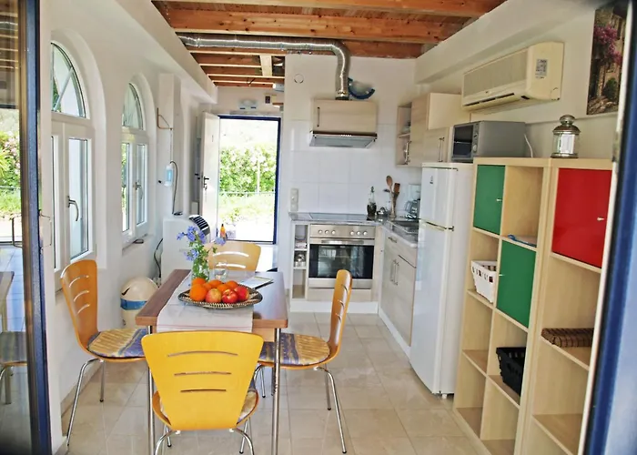 In Ermioni Mit Garten- Gemeinschaftlichem Pool Und Terrasse By Interhome Casa vacanze Thermisía