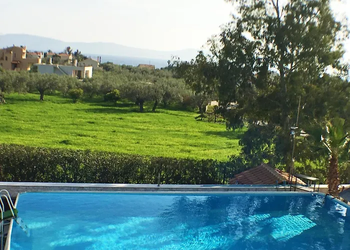 In Ermioni Mit Garten- Gemeinschaftlichem Pool Und Terrasse By Interhome * Thermisía